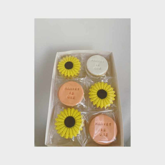 Fondant decorated cookies