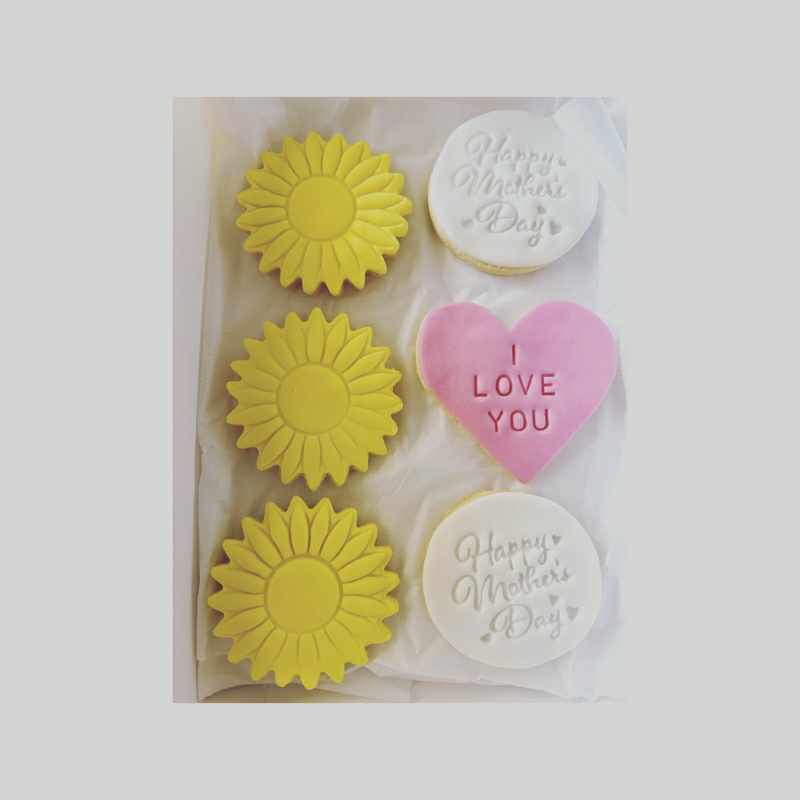 Fondant decorated cookies