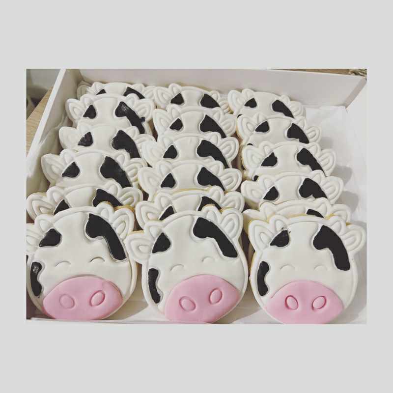 Fondant decorated cookies