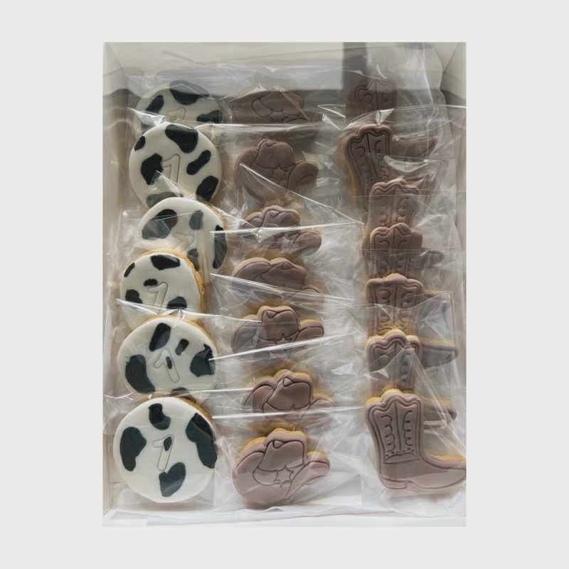 Fondant decorated cookies